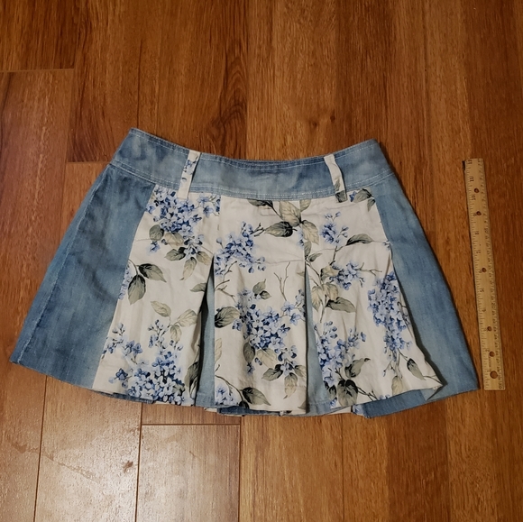 Dolce & Gabbana Miniskirt - Major Steal Deal! 😯💖 - Picture 3 of 6